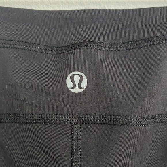 Lululemon capri black leggings w drawstring and pockets Run Mod Moves Crop - Picture 8 of 9